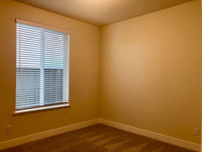 Building Photo - Beautiful 3-Bedroom Home in Russell Ranch ...