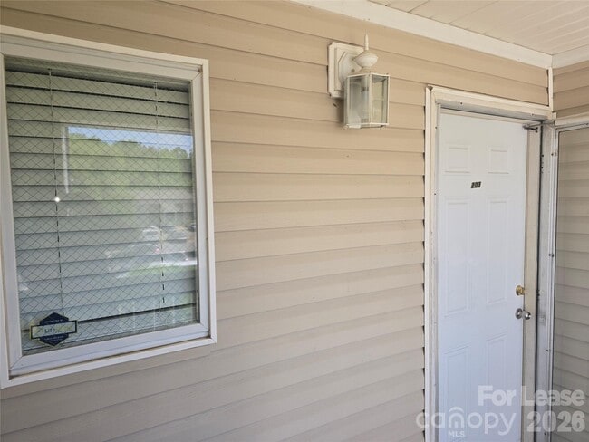 Building Photo - 1652 Eagles Pl