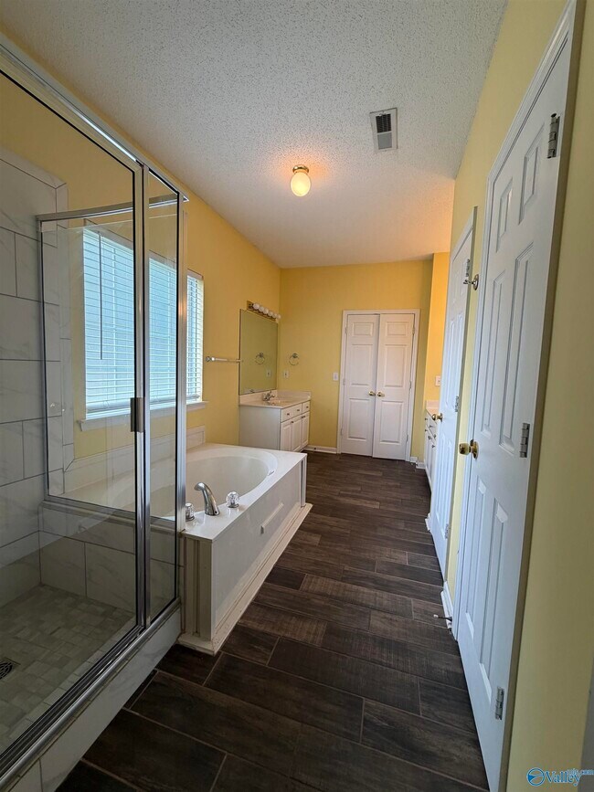 Building Photo - 216 Horseshoe Bend S