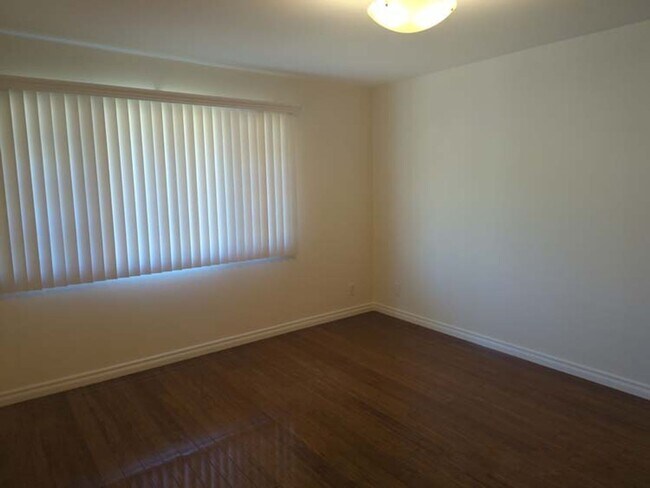 Building Photo - Gorgeous 3 bed 2.5 bath home with stunning Ocean Views and lots of natural light, in the highly s...