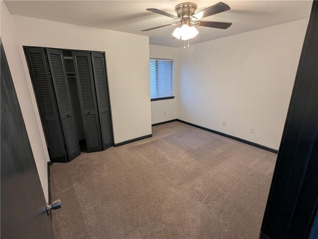 Building Photo - 232 Toweridge Dr SW