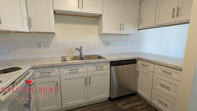 Building Photo - Bryant - 1324A/1324B