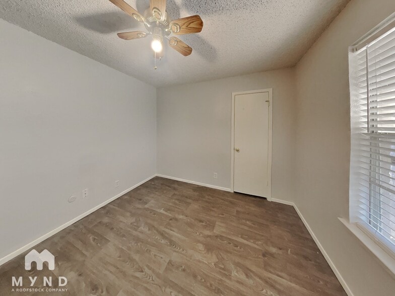 Building Photo - 408 Park Center Blvd