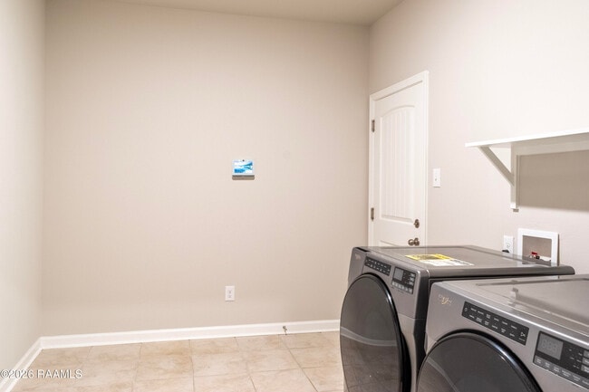 Building Photo - 400 Eastwood Dr