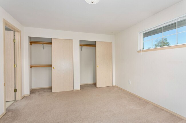 Building Photo - Spacious 3 Bed, 2 Bath Home with Garage & Large Yard in Puyallup!