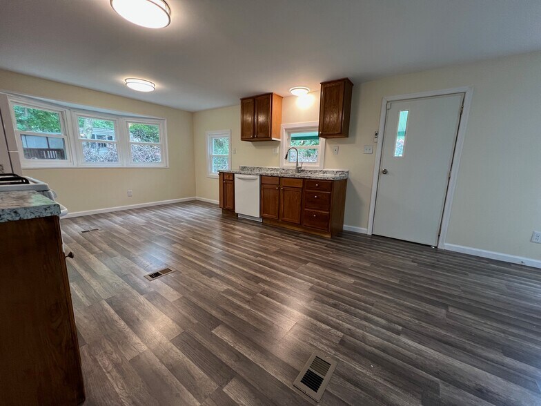 Building Photo - 4408 Sanford Ct
