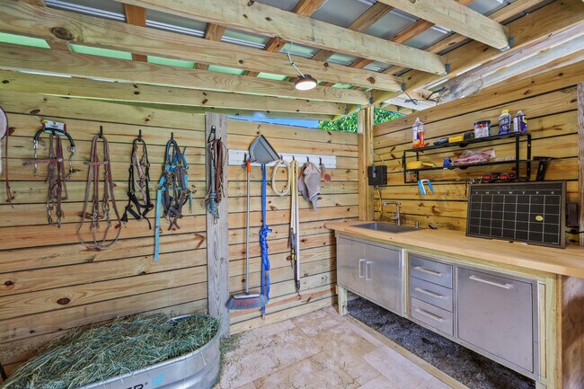 Building Photo - 14704 Black Bear Rd