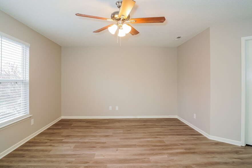 Building Photo - 12337 Bearsdale Dr