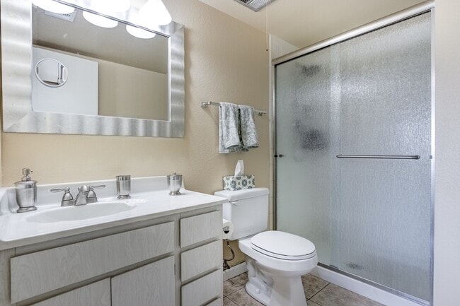 Building Photo - Old Town Scottsdale Condo with a View! Furnished