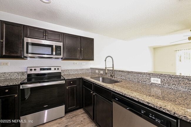 Building Photo - 524 Eiseman Wy