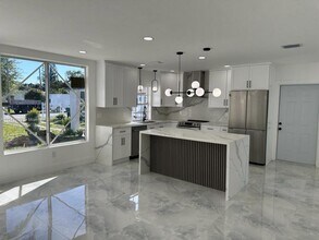 Building Photo - 3 bedroom in Miami FL 33150
