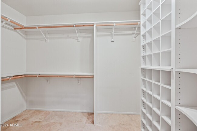 Building Photo - 1831 E La Jolla Dr