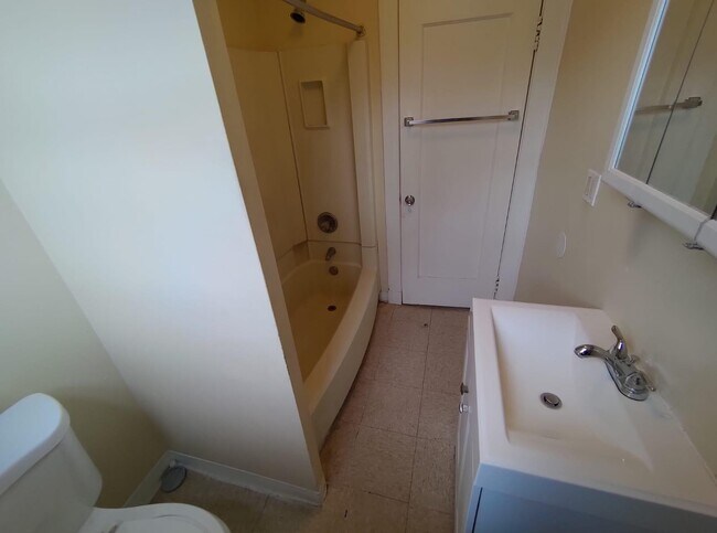 Building Photo - 36 Derby Ave