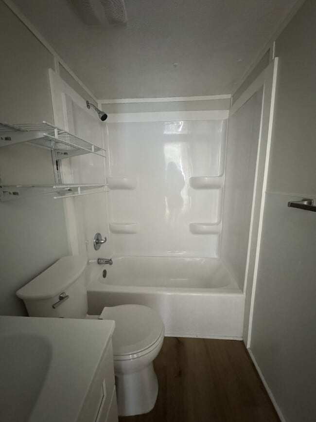 Building Photo - 253 Friendly Cir