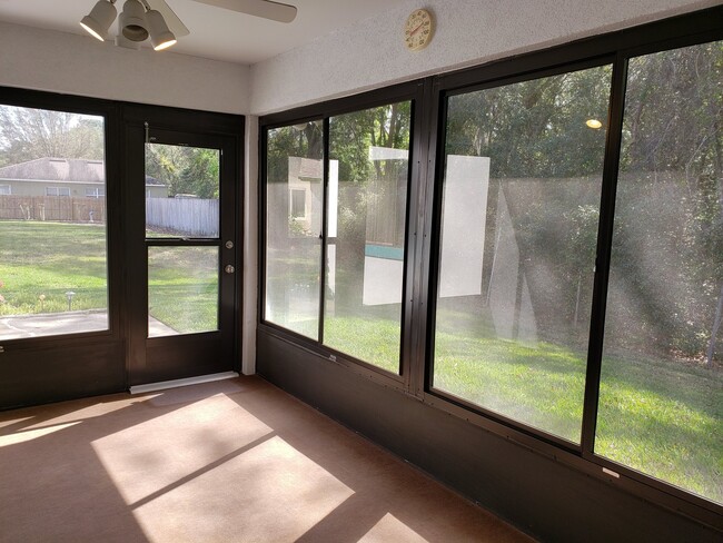 Building Photo - 3 Bed, 2 Bath, 2 Car garage.