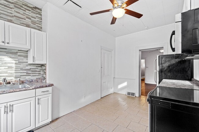 Building Photo - Amazing 3 bedroom home in Mt. Washington available June 1st!