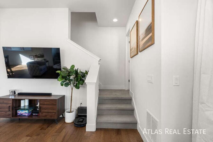 Building Photo - 7856 W 43rd Pl