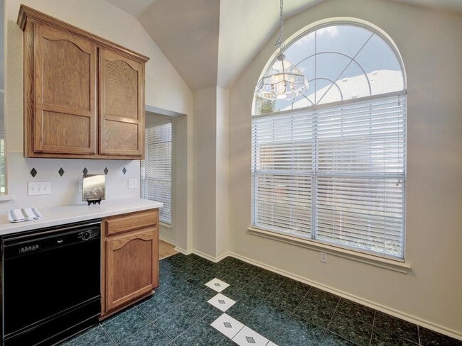 Building Photo - 213 Mesa Verde