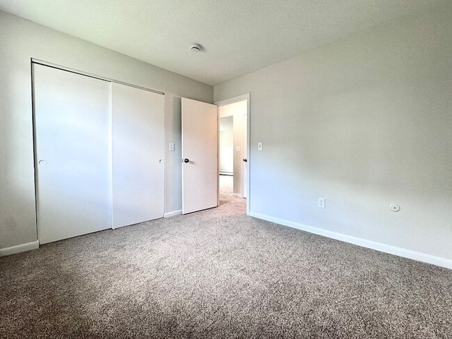 Building Photo - 128 North St