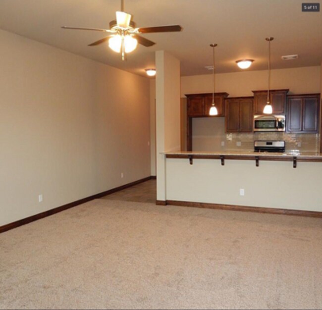 Building Photo - 1ST MONTH RENT FREE!!