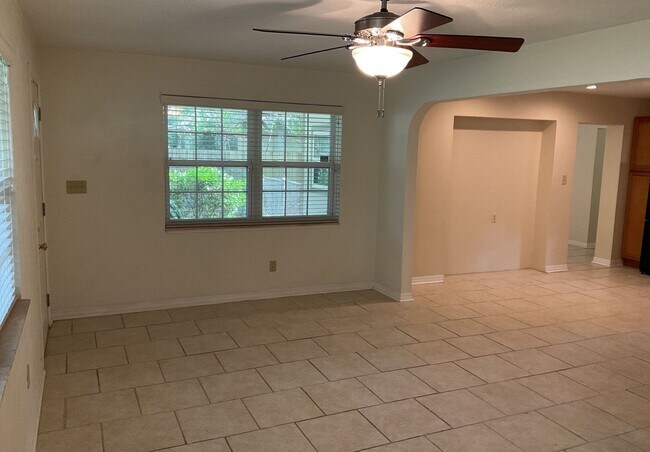 Building Photo - Beautiful Remodeled Home In Floral Park Neighborhood