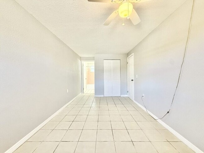 Building Photo - 3403 Palm Dr