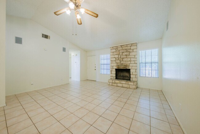 Building Photo - 8810 Piney Point Dr