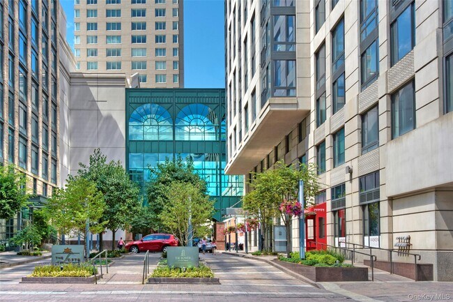 Building Photo - 10 City Pl