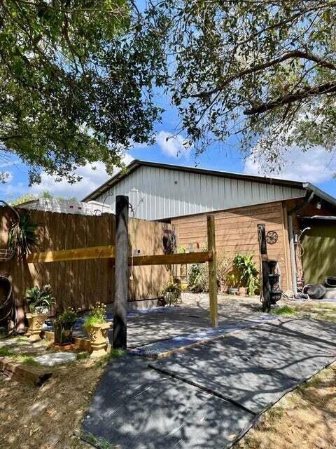 Building Photo - 12440 Tangerine Blvd