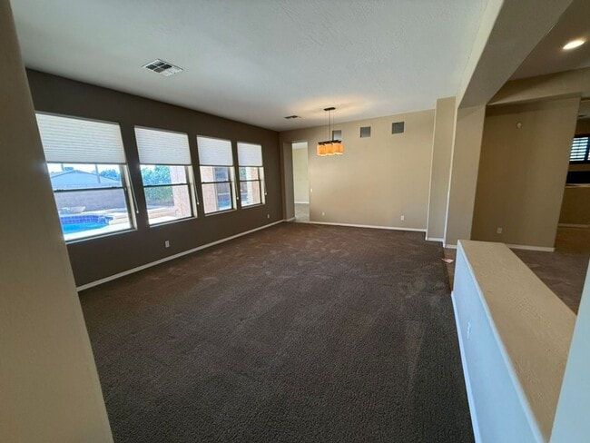 Building Photo - Beautiful 6 Bedroom - 4 Bath w/Private Pool & Basement - Chandler