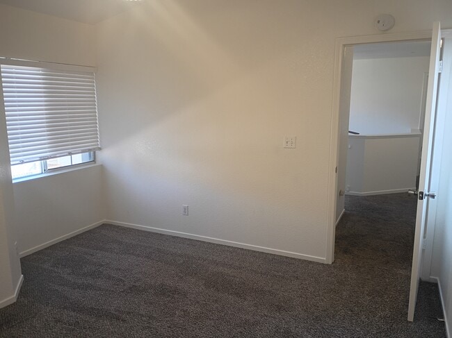 Building Photo - 9582 Sunlight Ln