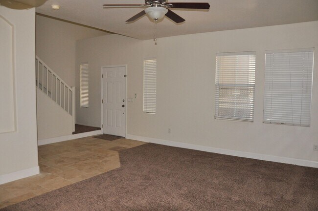 Building Photo - Beautiful gated Mesa Home!