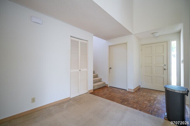 Building Photo - Spacious 3 Bed 2Bath SFM Pets Negotiable- WEST LOCH ESTATES - $3950/month