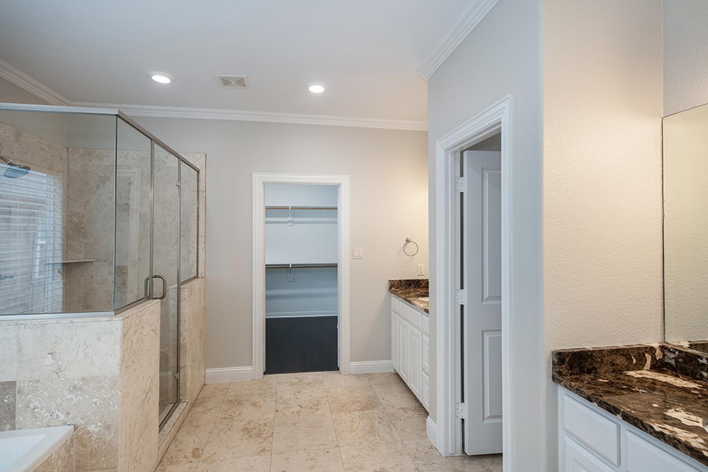 Building Photo - Gorgeous M Streets townhome with great rooftop deck