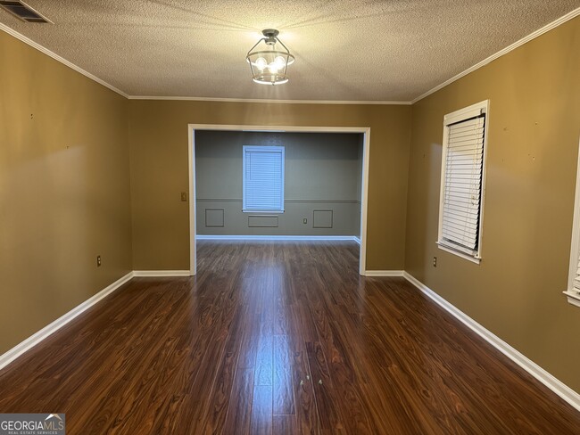 Building Photo - 107 Belair Dr