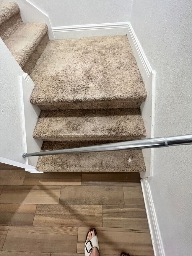 Building Photo - 4/3/2 HOME IN EDINA GARDEN OF EDEN