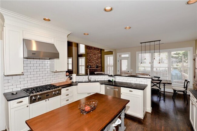 Building Photo - 265 Windsor Gate Cove NE