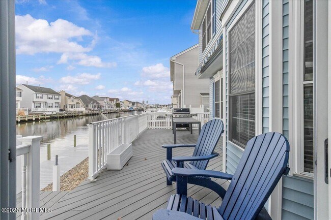 Building Photo - 297 Bayview Ave