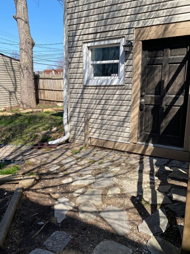 Building Photo - 2531 Deming Ave