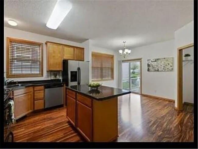 Building Photo - 10012 Iris Ln