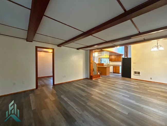 Building Photo - Peaceful Home Among the Evergreens in Eddy...