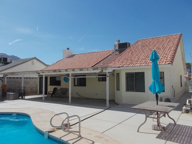 Building Photo - Stylishly Updated Single-Story 4BD Home with Sparkling Pool & Covered Patio Retreat