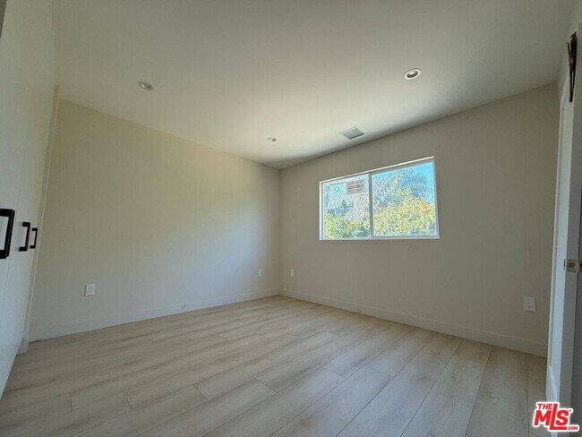 Building Photo - 7342 Forbes Ave