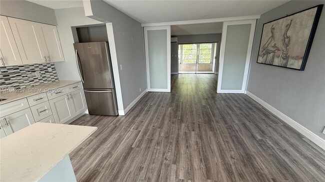 Building Photo - 2115 NE 42nd Ct