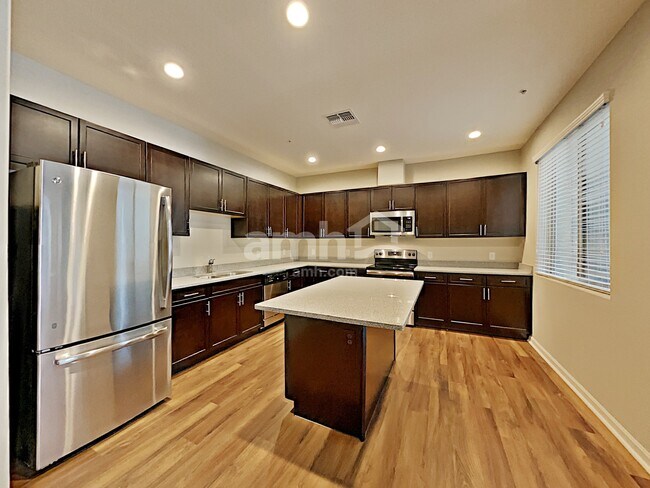 Building Photo - 20737 W Stone Hill Rd