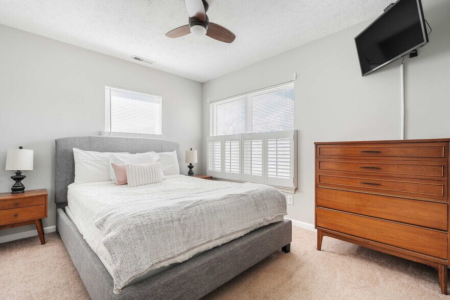 Building Photo - 2318 N New Jersey St