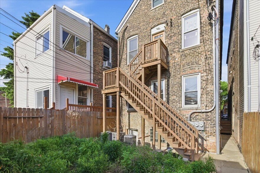 Building Photo - 3112 S May St