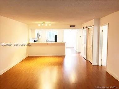 Building Photo - 201 Lakeview Dr