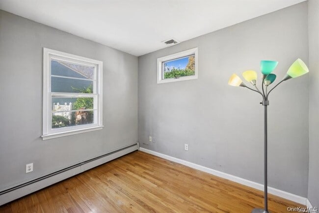 Building Photo - 301 Laurel Rd