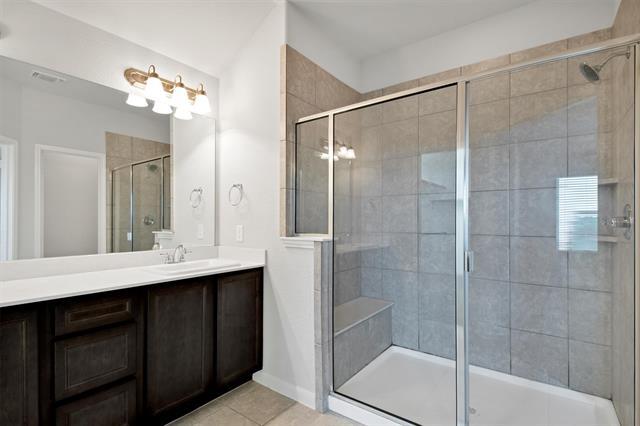 Building Photo - 5100 Royal Springs Dr